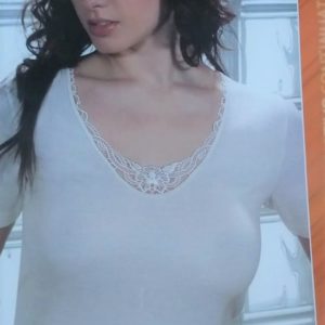 Φανέλα με βαμβακολύκρα Antonella 620667,κοντό μανίκι,εκρού,με δαντέλα.