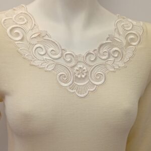 Μακρυμάνικη γυναικεία φανέλα με μαλλί και μετάξι JULIETTE Underwear 5391, εκρού.